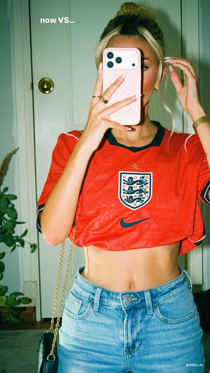 myawalsh7's tweet photo. can’t wait to not wash this shirt the entire tournament #worldcup #ENGCRO https://t.co/JLZzQg5wOL