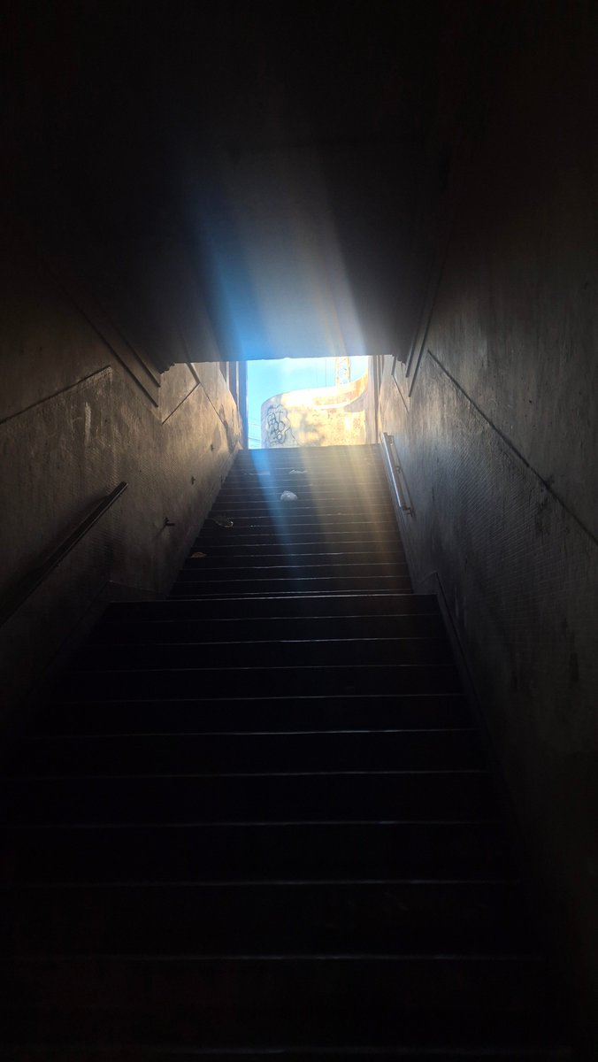 willamilli's tweet photo. @TrensRJ gostaria de saber quando há limpeza na estação sampaio. Há dias que esta cheio de lixo sem contar com a quantidade de urina e o fedor que está insustentável https://t.co/RiZwRvuWe0