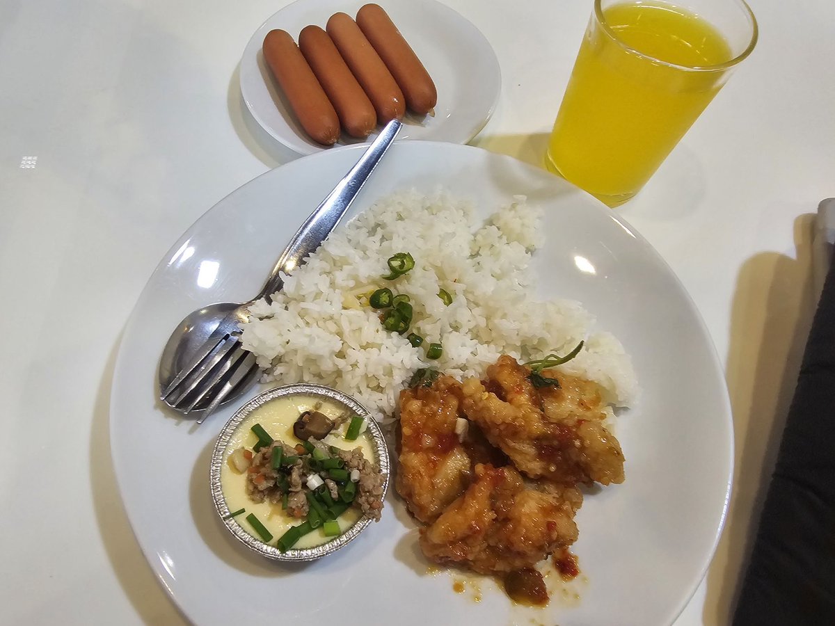 PraeMe's tweet photo. ซัพพอร์ตตัวเองในทุกๆเรื่องมันดีนะ โอบกอดตัวเองเอาไว้ ซื้อของน่ารักให้ตัวเอง พาตัวเองไปหาของอร่อยกิน อย่าลืมว่าตัวเราเองก็สมควรได้รับการซัพพอร์ตจากตัวเราเองนะ❤️‍🩹✨ https://t.co/CVtbosSeV2