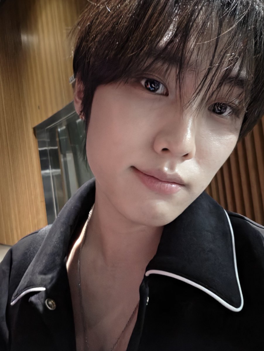 deobi_text's tweet photo. 🍐 you can just think of it as small concert!
🍐 the notice will probably be released on saturday!
🍐 i will organize it a bit more
🍐 then let you know!
🍐 📸 x3 
🍐 i got a queue number today and
🍐 it's 1004 ㅎㅎ (cheonsa (1004 in korean means angel)
🍐 📸 https://t.co/AeEj8vlBrb