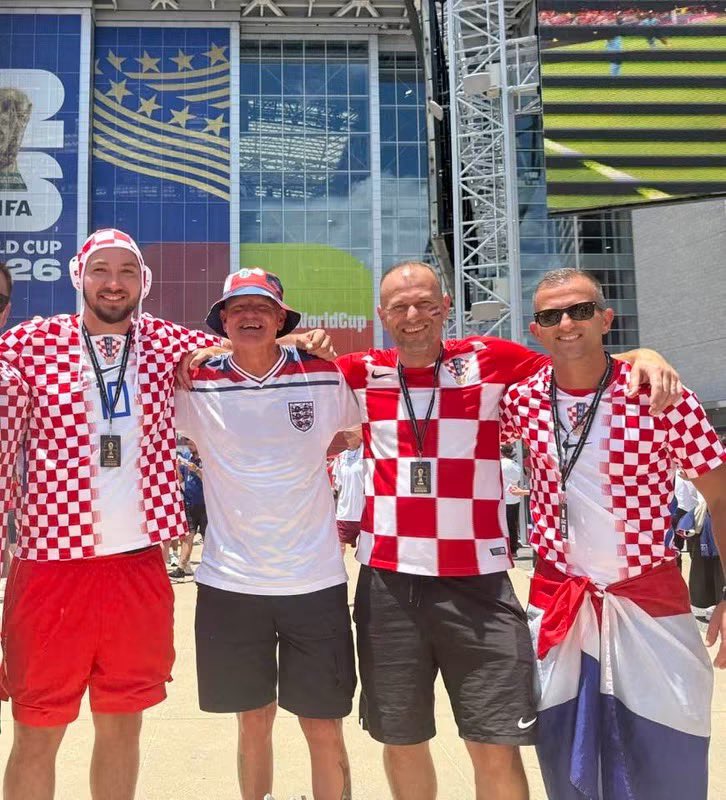 DazThompson72's tweet photo. Pre match - England 🏴󠁧󠁢󠁥󠁮󠁧󠁿 vs Croatia 🇭🇷 … Come on England 🏴󠁧󠁢󠁥󠁮󠁧󠁿 🏴󠁧󠁢󠁥󠁮󠁧󠁿🏴󠁧󠁢󠁥󠁮󠁧󠁿 https://t.co/DLzBESsvOs