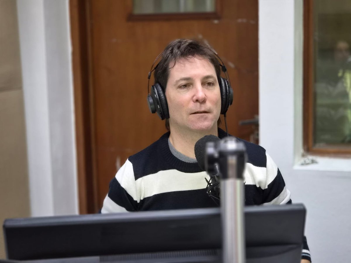 provincia1270's tweet photo. #Ahora en #LaSiestaEsSagrada💤 llega la columna internacional de @Gera_Szalkowicz. 

👉Nos actualiza sobre el conteo de votos en las elecciones presidenciales de Perú y el balotaje de este próximo domingo en Colombia.

💻https://t.co/jKejIHcpvt https://t.co/Dgpu3HMhny