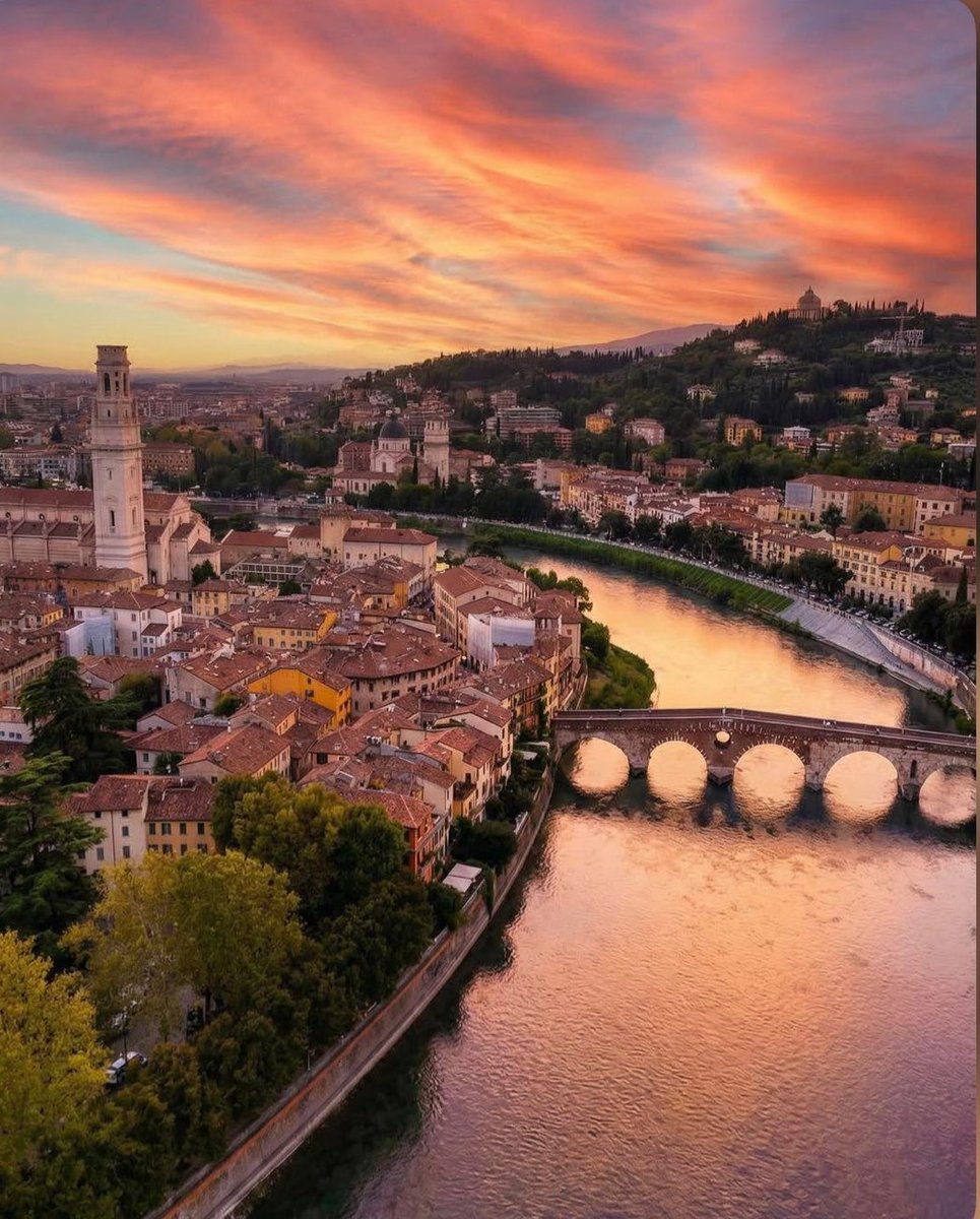 red_lady020's tweet photo. Il tramonto sopra Verona😍🧡 https://t.co/ikz4AF1cCK