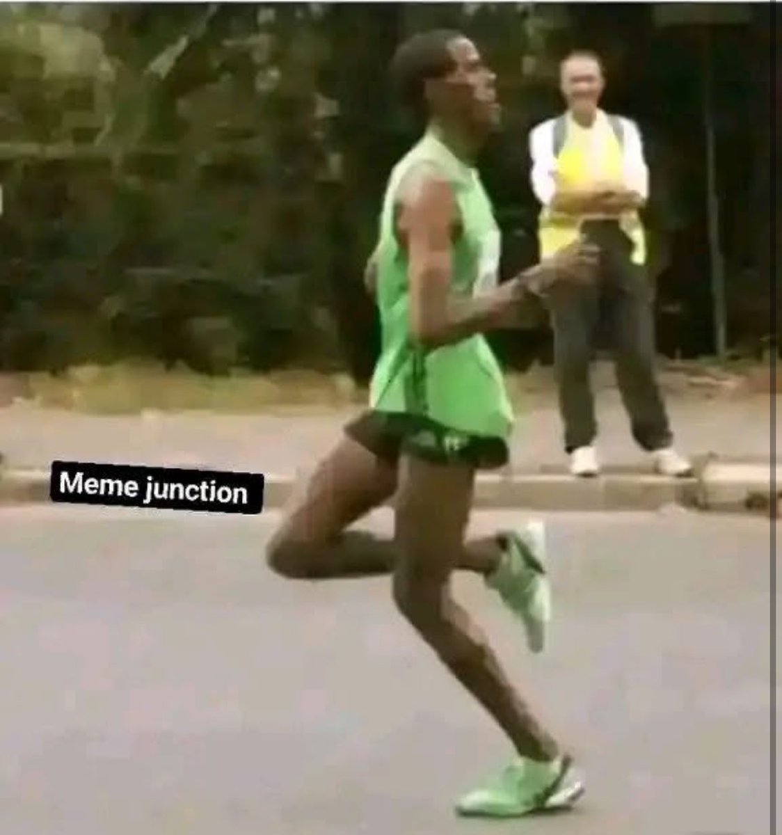 Shileisaboy's tweet photo. Teacher: the exam will be very easy.

Exam question: is this man going or coming? https://t.co/DGz43rlpq6