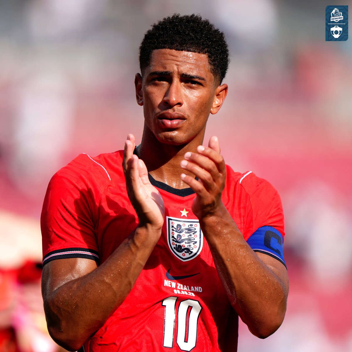 Footballogue's tweet photo. Jude Bellingham devient officiellement ce soir le premier joueur européen à jouer 𝟰 𝗧𝗢𝗨𝗥𝗡𝗢𝗜𝗦 𝗠𝗔𝗝𝗘𝗨𝗥𝗦 avant l'âge de 23 ans ! 😱🏴󠁧󠁢󠁥󠁮󠁧󠁿

✅ 𝗘𝗨𝗥𝗢 𝟮𝟬𝟮𝟬 (à 17-18 ans)

✅ 𝗖𝗢𝗨𝗣𝗘 𝗗𝗨 𝗠𝗢𝗡𝗗𝗘 𝟮𝟬𝟮𝟮 (à 19 ans)

✅ 𝗘𝗨𝗥𝗢 𝟮𝟬𝟮𝟰 (à 20-21 ans)

✅ 𝗖𝗢𝗨𝗣𝗘 𝗗𝗨 𝗠𝗢𝗡𝗗𝗘 𝟮𝟬𝟮𝟲 (à 22-23 ans)

Il fêtera justement ses 23 ans pendant la compétition, dans 12 jours...

𝙇𝘼 𝙋𝙍𝙀́𝘾𝙊𝘾𝙄𝙏𝙀́ 𝘿𝙀 𝘿𝙄𝙉𝙂𝙐𝙀 ! 👶

(@Statsdufoot)