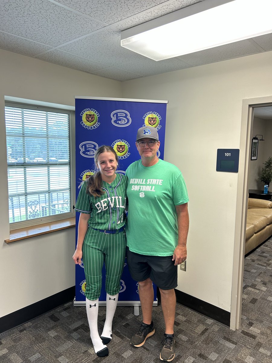 Reasoftball9's tweet photo. Thank you so much to Coach Harris and @bscc_softball for an amazing visit and an offer! Loved how competitive the program is and all the energy! 🐻💚 https://t.co/4RPegbmZeY