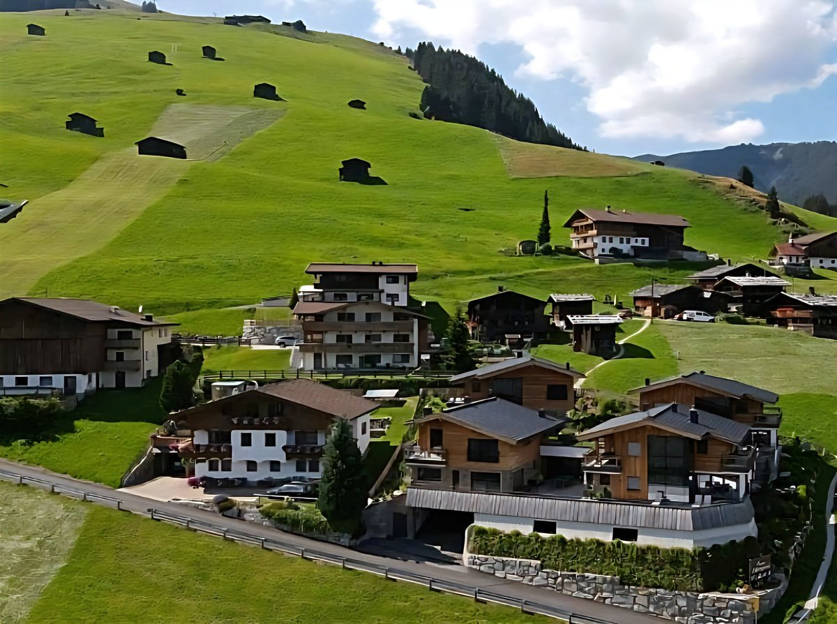 touristeea's tweet photo. اكواخ في اقليم تيرول النمساوي 😍🇦🇹

تتميز الاكواخ بموقعها الخيالي 🥹

في وادي زيلرتال في وسط تيرول النمساوي وتوفر لكم اطلالات بانورامية يصعب وصف جمالها وحاصله على التقييم الممتاز 9.4/10 وتناسب عشاق الارياف والطبيعة 

للحجز في اكواخ البين جويل 👇

https://t.co/2xyATun3yo

نصيحتي تستاهل 4 الى 6 ايام خصوصا انها في زيلرتال

من الاكواخ التي تستحق الاقامة