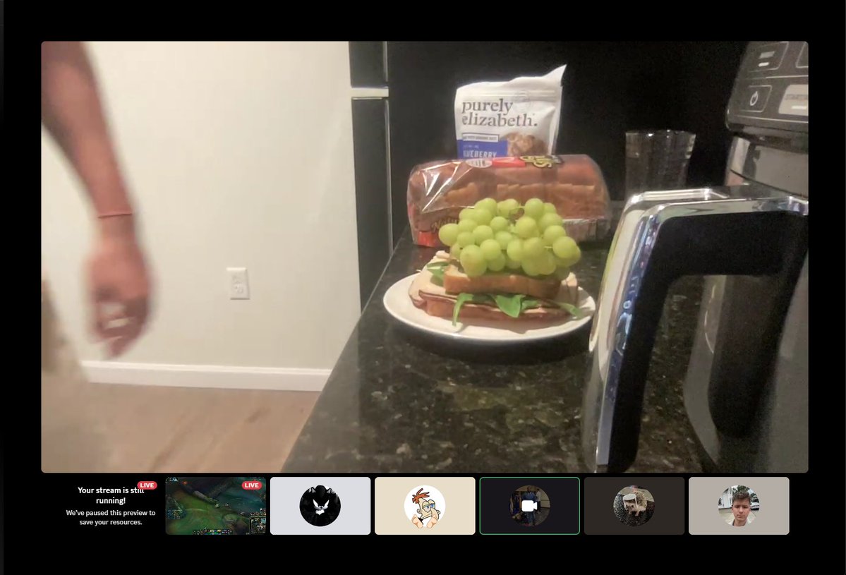 MP5GoBrr's tweet photo. Anybody need a chef I know a guy @KakashiKyle https://t.co/tywl3zKAbm
