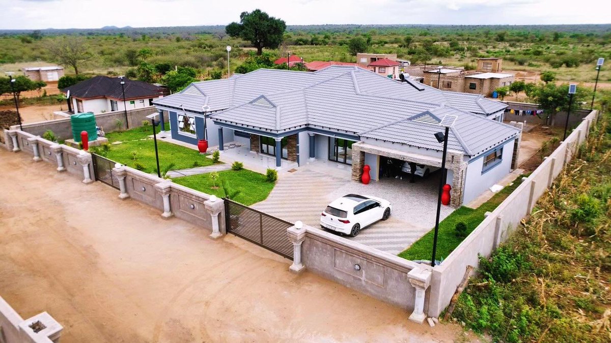 Stompzzz's tweet photo. The biggest achievement is having your own property https://t.co/JUMXHhZjYG