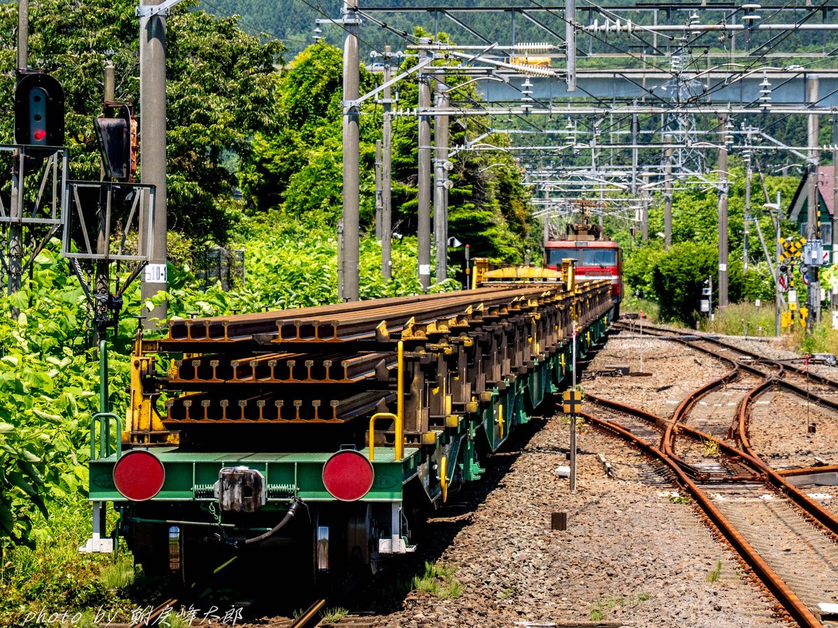 funahei2001's tweet photo. 2026/6/16
道南いさりび鉄道　キハ40
日鐵チキ　EH800 901の交換
茂辺地駅でキハ撮影をしていたら奇しくもクマイチのチキが。思わぬ収穫でした。 https://t.co/aJ30rgIVQ1