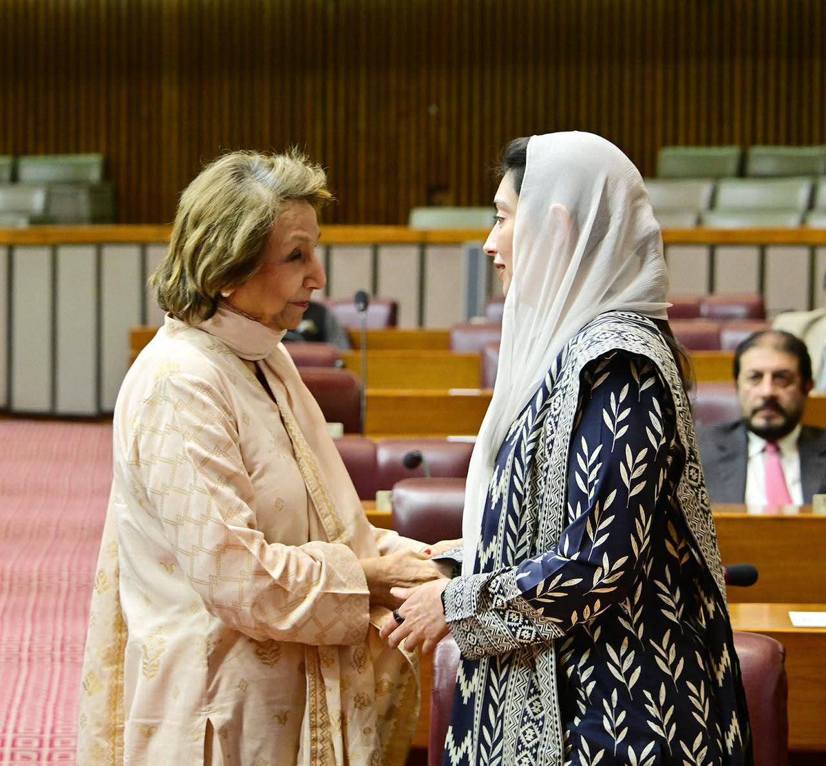 PPPDigitalKPK_'s tweet photo. خاتون اول اور رکن قومی اسمبلی بی بی آصفہ بھٹو زرداری قومی اسمبلی کے بجٹ اجلاس میں اراکین پارلیمان سے ملاقات کررہی ہیں اس موقع پر سیاسی صورتحال پر بھی تبادلہ خیال بھی ہوا۔
@AseefaBZ
@BBhuttoZardari
#PPPDigitalKP https://t.co/BvNK4AOLJL