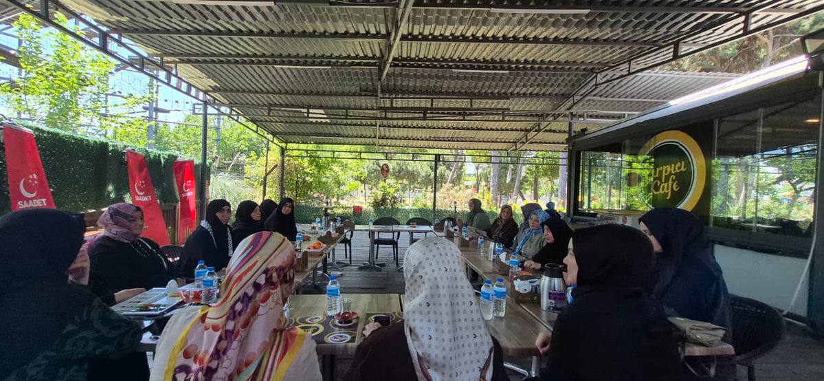 zsuleridvanoglu's tweet photo. Bugün kıymetli ilçe kadın kolları başkanlarımızla aynı sofrada buluşmanın, hasbihal etmenin ve istişarelerde bulunmanın mutluluğunu yaşadık.
Teşkilatımızın çalışmaları, hedeflerimiz ve yol haritamız üzerine verimli bir sohbet gerçekleştirdik. Birlik ve beraberlik içerisinde, omuz omuza çalışmalarımıza devam edeceğiz. 🌿