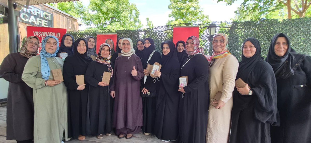 zsuleridvanoglu's tweet photo. Bugün kıymetli ilçe kadın kolları başkanlarımızla aynı sofrada buluşmanın, hasbihal etmenin ve istişarelerde bulunmanın mutluluğunu yaşadık.
Teşkilatımızın çalışmaları, hedeflerimiz ve yol haritamız üzerine verimli bir sohbet gerçekleştirdik. Birlik ve beraberlik içerisinde, omuz omuza çalışmalarımıza devam edeceğiz. 🌿