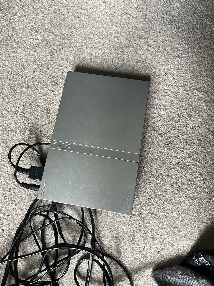 Rxssed_'s tweet photo. Cleaned my room a little too well https://t.co/CCZHcP3gWY