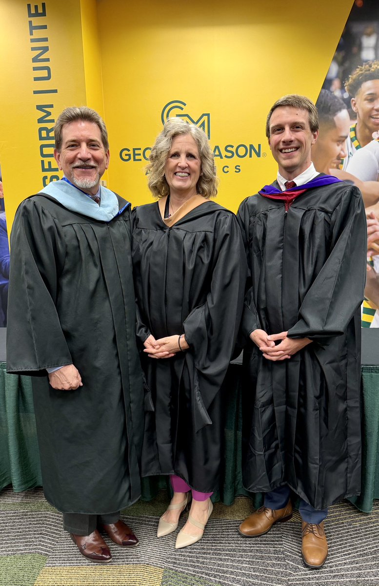 DavidReidVA's tweet photo. Congratulations to the almost 400 graduates at @BroadRunHS!! It has been great to get to know you over the past four years and so exciting to hear about all your future plans.🎓 https://t.co/s6zTNLrsPd