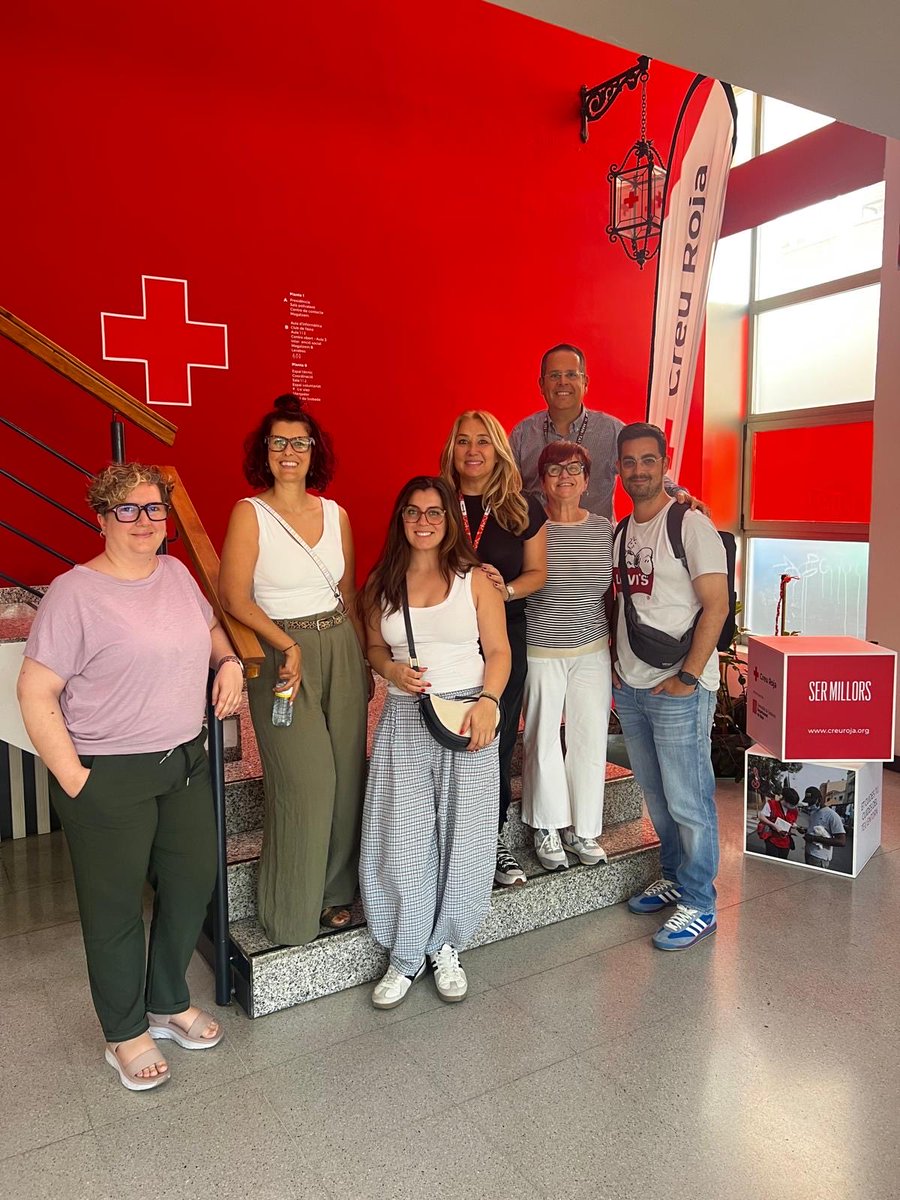 CreuRojaSBD's tweet photo. Avui hem intercanviat experiències sobre els projectes de #sensellarisme amb una delegació dels ajuntaments de Sitges i Sant Pere de Ribes, a més de les companyes de la #CreuRoja de Sitges. https://t.co/Fhcxz12LkC