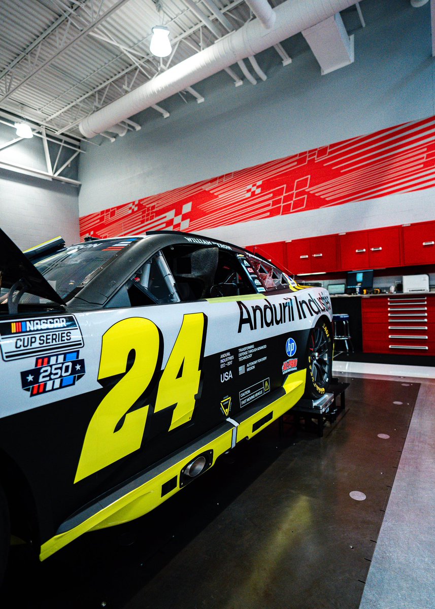 TeamHendrick's tweet photo. Shop hours before race hours. https://t.co/z9V9kAa39I