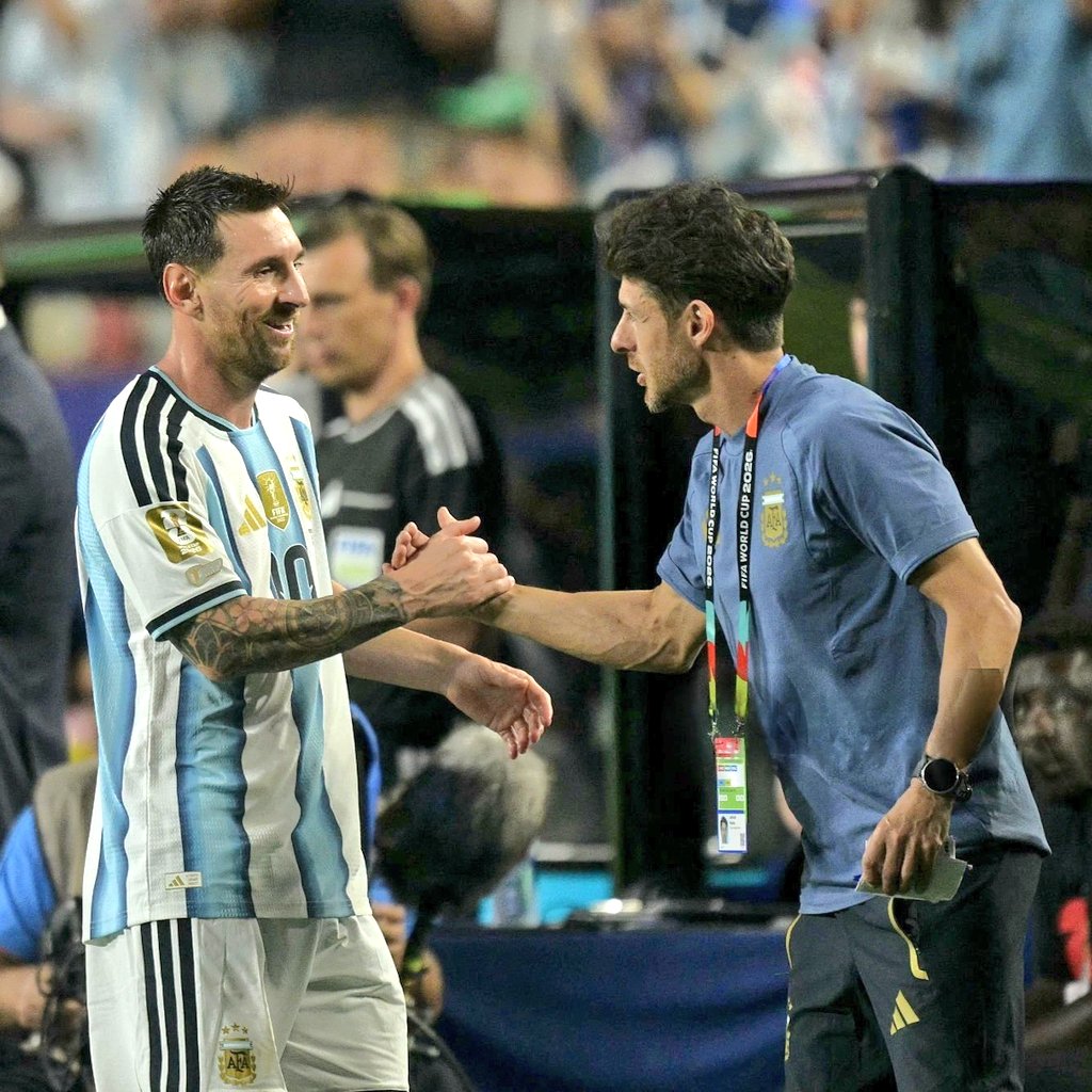 90sfootball's tweet photo. Lionel Messi and Pablo Aimar ✨️ https://t.co/XWWaVYLExo