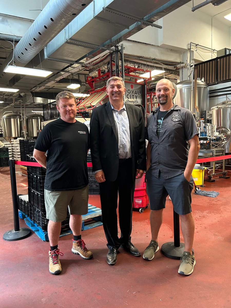 DaveSmithPtbo's tweet photo. Celebrating Ontario Craft Week and the incredible producers who pour their passion, creativity and hard work into what they do everyday. Here’s to the maker’s, innovators, and entrepreneurs shaping Ontario’s story. @ontcraftbrewers https://t.co/fvrVtxr2ep