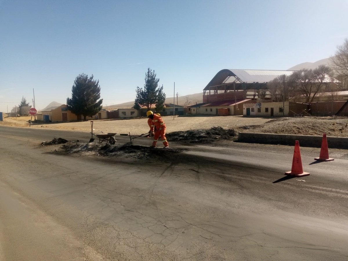 CarreterasBo's tweet photo. ABC LIMPIA Y LIBERA LAS RUTAS HACIA CHALLAPATA Y HUANUNI EN ORURO TRAS LEVANTAMIENTO DE BLOQUEOS

#SiempreBolivia
#ABCIntegrandoLaPatria https://t.co/YnthNVPInA