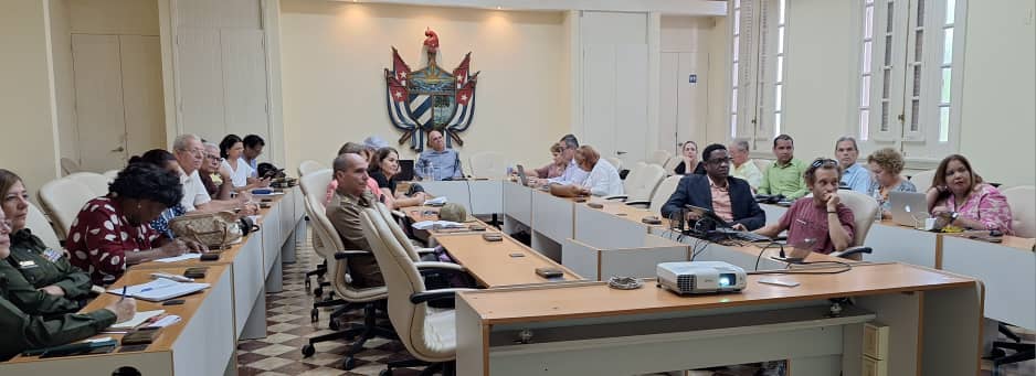 CubaMES's tweet photo. 📚✨ La CNGC realizó su Pleno anual, evaluando resultados del 2025 y proyectando nuevas líneas de trabajo. Se destacó la formación doctoral, la calidad de los programas, la actualización normativa y el impacto social de la ciencia. 🇨🇺🎓

#UniversidadCubana 
#Cuba https://t.co/ffPGXhhJ03