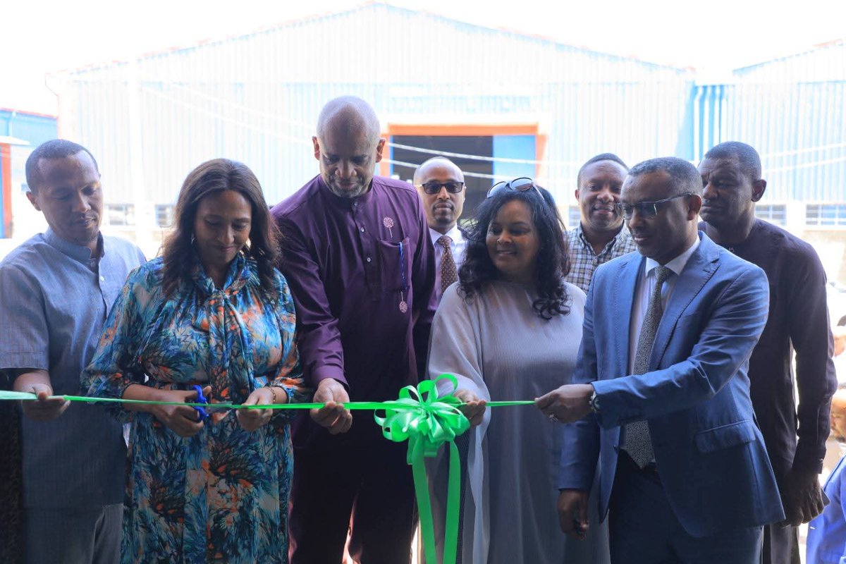 MaruYetayesh's tweet photo. UNICEF, in collaboration with the Dire Dawa Government, MOE, and ESMI, launched the first phase of a sustainable school meal model 
1.Climate-Smart Central Kitchen
2.Climate-Smart Farm 
3.Sustainable Financing , 3 percent of city tax revenue to school meal programmes https://t.co/SVPh8OoGl7
