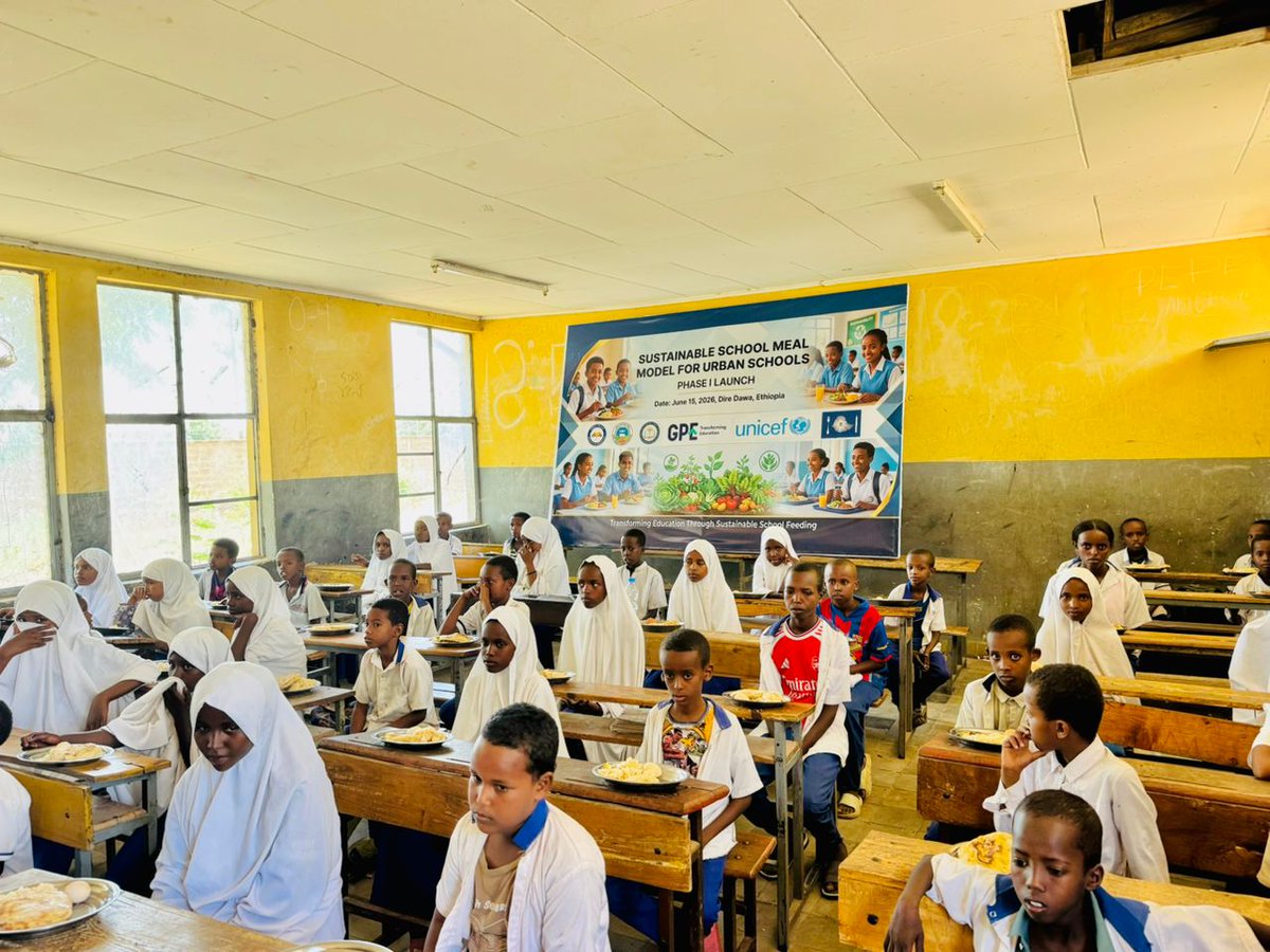 MaruYetayesh's tweet photo. UNICEF, in collaboration with the Dire Dawa Government, MOE, and ESMI, launched the first phase of a sustainable school meal model 
1.Climate-Smart Central Kitchen
2.Climate-Smart Farm 
3.Sustainable Financing , 3 percent of city tax revenue to school meal programmes https://t.co/SVPh8OoGl7
