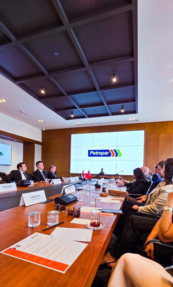 Petropargov's tweet photo. El presidente @williamwilkapy y el gerente de Comercio Exterior, Ramón Benitez participaron de la Baku Energy Week y la 32ª Exposición Internacional Caspian Oil &amp; Gas Exhibition ⛽️

Este evento reunió a líderes de la industria a nivel mundial 🌎 https://t.co/JPLV29DDHp
