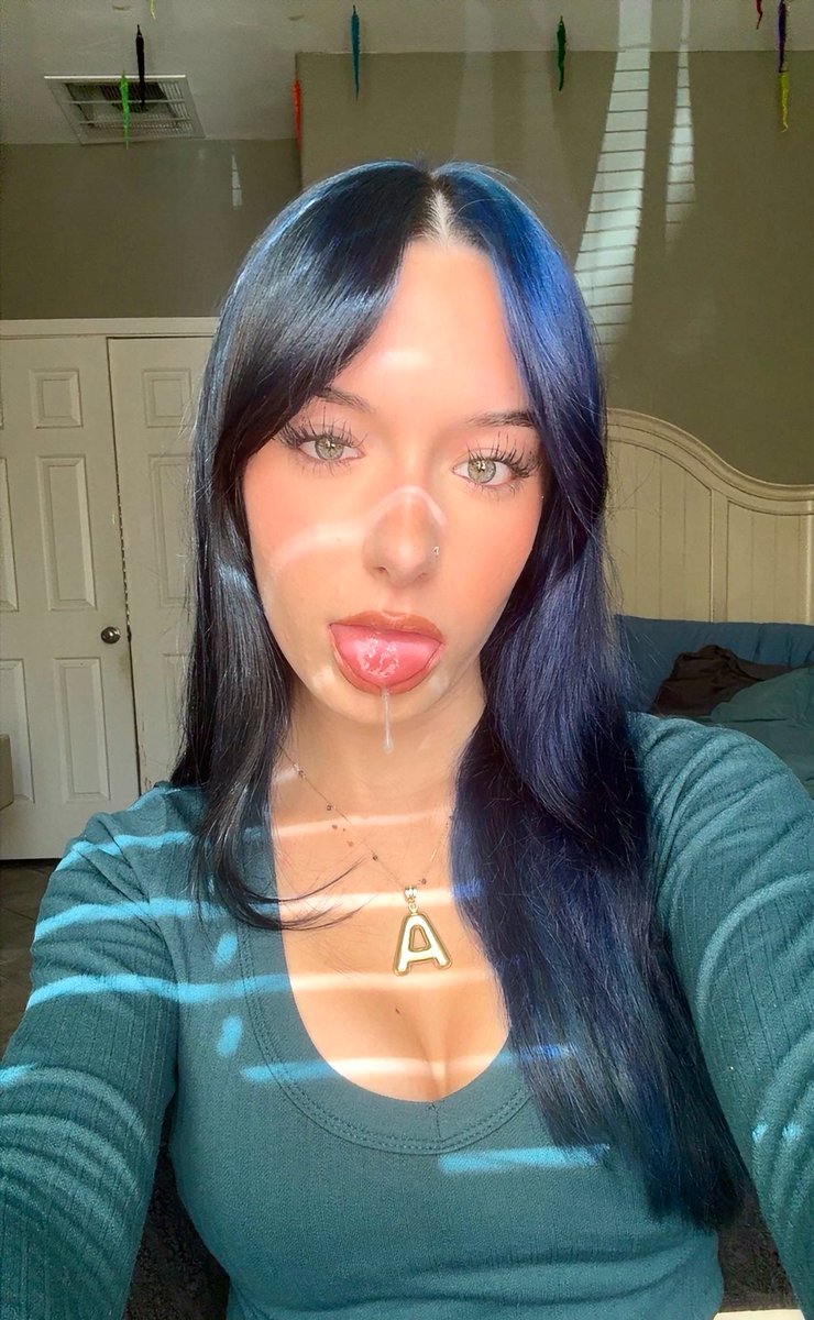 dommehazel's tweet photo. slap the spit on your forehead 💋 https://t.co/D8tGa4t6Yi
