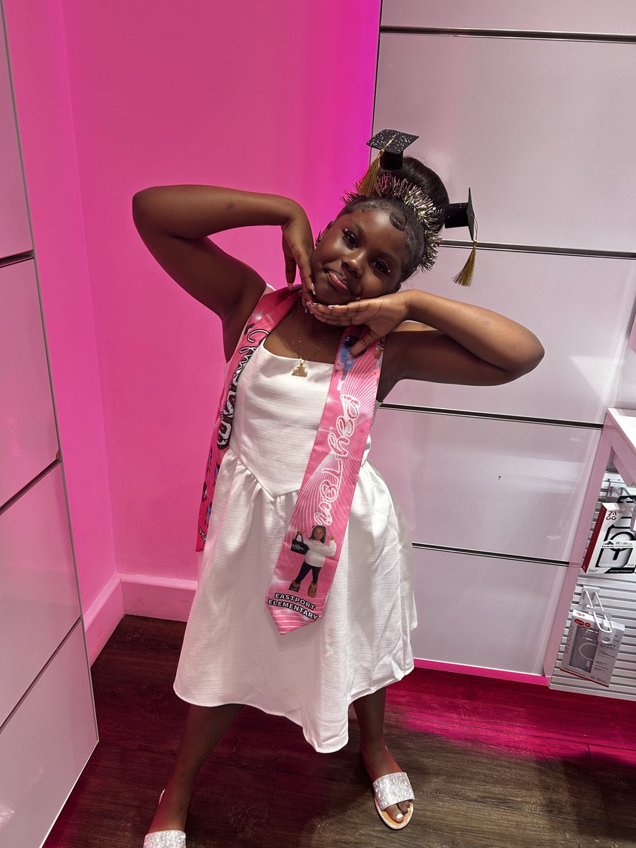 denazjha's tweet photo. BABY GIRL YOU MADE IT 🎓🤭👧🏾🥳 
✌🏽 OUT 5️⃣th GRADE …. HELLOOO MIDDLE SCHOOL 🏢 https://t.co/vmLtxViuAZ
