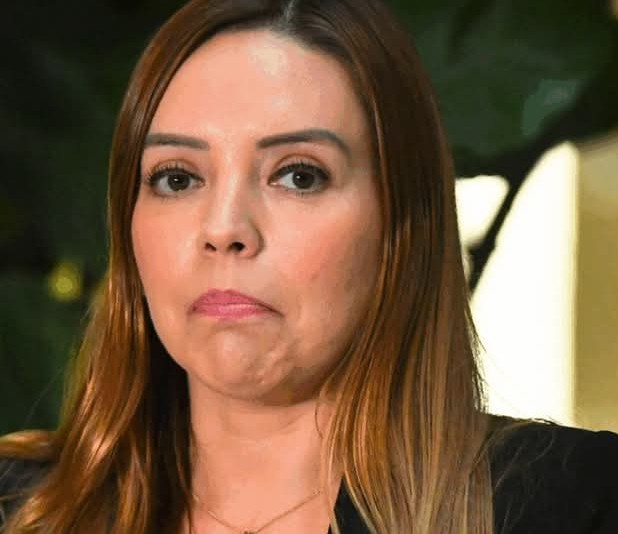 FalsoProfetaVMV's tweet photo. PA @CocaCola_CL Y #kemPiña LO MAXIMO RN SUS COMERCIALES ES EL MOMENTO EN Q APARECE UN WN SONANDOLE LA GARGANTE MIENTRAS PASA EL LIQUIDO...LOS RUIDOS DL CUERPO HUMANO NO SON AGRADABLES ..RE WNS https://t.co/XSdEt8928l