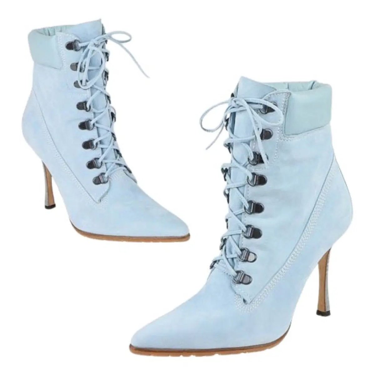 2000sphase's tweet photo. Mariah Carey wearing the CHANEL sport 2002 puffer jacket paired with the Manolo Blahnik baby blue ankle boots <333 https://t.co/QPeOh7t2rM