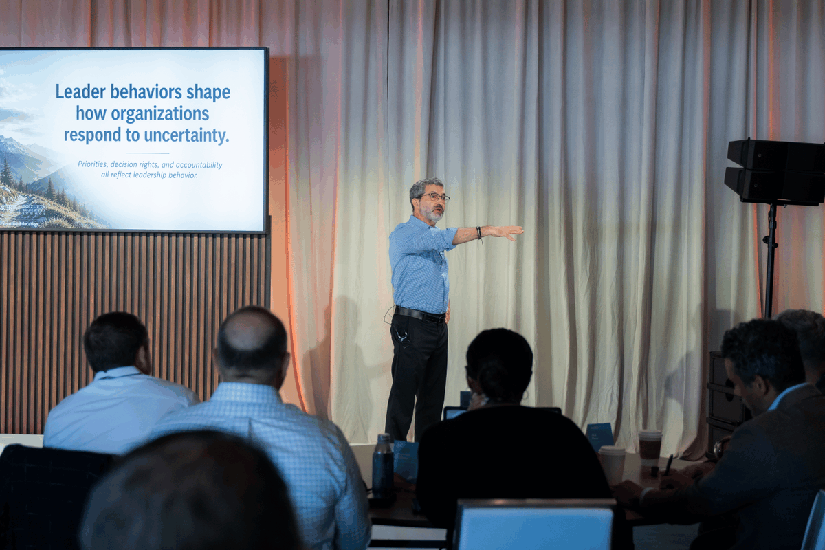 DynastyFP's tweet photo. Day 2 opened with Steve Walton and Pam Tipton of Emory University’s Goizueta Business School. They led our Network CEOs through the session focusing on decision making, accountability, &amp; the execution required to turn alignment into results. 

#DynastySummit2026 #AdvisorToCEO https://t.co/emMiZabkZU