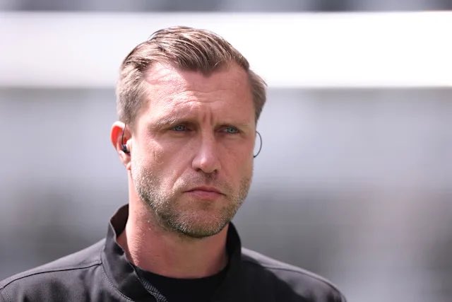 MilanEye's tweet photo. Milan tried to lure Markus Krosche offering him a contract until 2030 worth €10M/year to become the club’s Head of Football. 

RedBird and Cardinale promised Krosche a transfer market budget of €700M over the coming years, giving him a free rein to shape the squad and staff.

Krosche was hesitant whether to accept or not but at the end he chose Eintracht. He couldn’t reconcile the idea of abandoning everything in Frankfurt and going to Italy. 

Krosche was extremely frustrated that it was leaked to the media that an agreement was finalized over the weekend when nothing had been signed. 

Eintracht board gave Krosche an ultimatum on Tuesday to give a final response whether to stay or leave the club, and he chose to stay with the Bundesliga side

[@BILD]