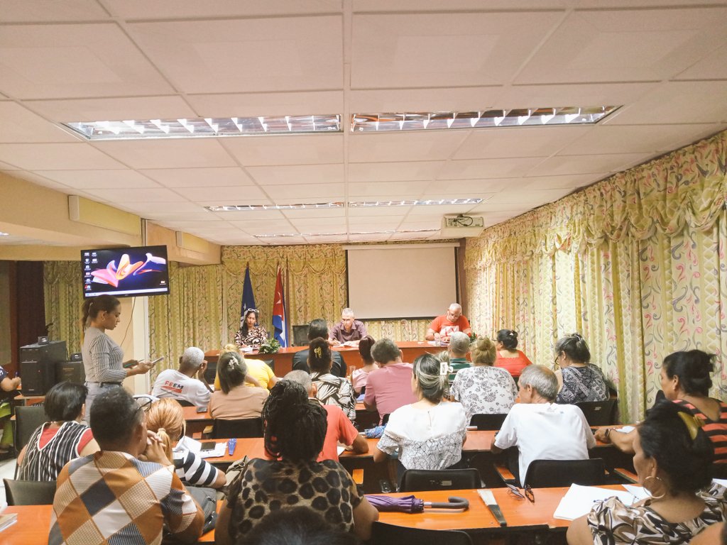 dpegranma's tweet photo. La DGE en Granma sostuvo un importante intercambio con el Consejo de Dirección de la Dirección General de Educación del municipio Bayamo, en aras de consolidar la organización y preparación de las actividades que marcarán el cierre del curso escolar y la nueva etapa estival. https://t.co/bFUNa2JkHC