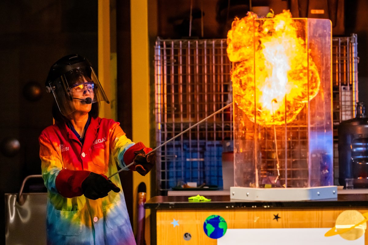 GLScienceCtr's tweet photo. Join us this June 21 and 22 to celebrate the summer solstice at our Lightbeam Bash ☀️🌍

Enjoy our Energize It Big Science Show, light spectrum scavenger hunt, special activity carts and more! Included in general admission 🎟️ #StayCuriousCLE https://t.co/wzykdKrL06