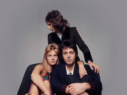historyrock_'s tweet photo. Wings was the band formed by Paul McCartney after The Beatles broke up. Active from 1971 to 1981, its core members were Linda McCartney on keyboards and vocals and Denny Laine on guitar.

They sold over 22 million albums worldwide. https://t.co/iRQiis5fcd