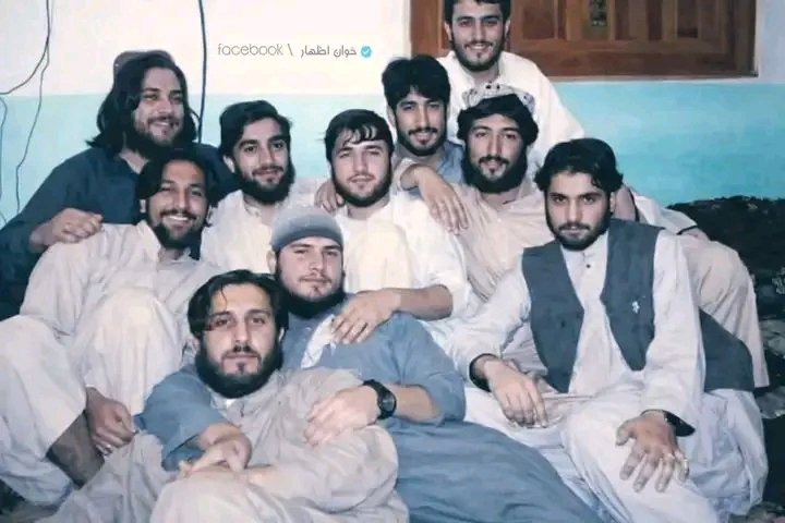 Mustafa48764's tweet photo. #استشهادقافله
دا عادې خلک نه وه  د دوی هوډ دونیا ولړزوله او د کفر پاچاهان یې په ژړا کړل.😭 https://t.co/YH0fXXwx9C