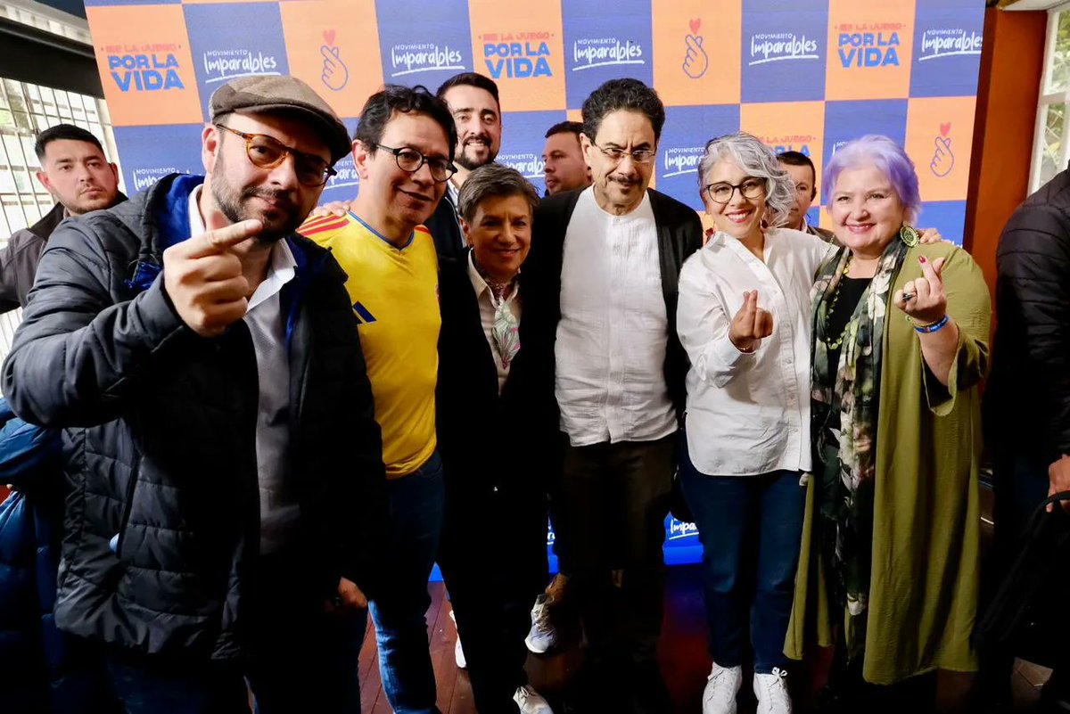 IvanCepedaCol's tweet photo. Claudia López le pidió a Iván Cepeda asumir el liderazgo de su propia campaña: "Llegó la hora de poner la cara, de debatir y de defender tus tesis". La exalcaldesa confía en que el candidato responderá a ese llamado. #ClaudiaConCepeda https://t.co/J00Zn0Gf9U