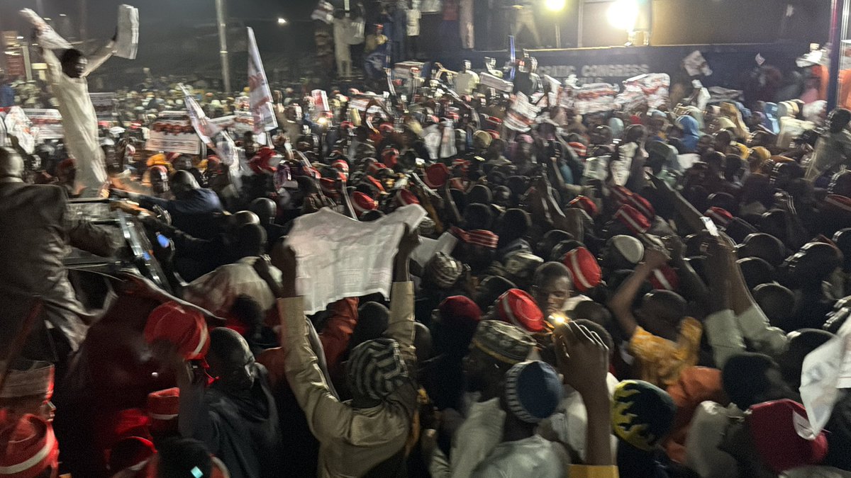 taheerprime's tweet photo. Bichi is SEALED ✌️
Sen. Kwankwaso paid a visit to the NDC Headquarters in Bichi Local Government, Kano State, tonight on his way back from Katsina State. 

He was warmly received by a mammoth crowd of enthusiastic NDC and Kwankwasiyya loyalists, whose unwavering support and commitment continue to strengthen the movement across the state.