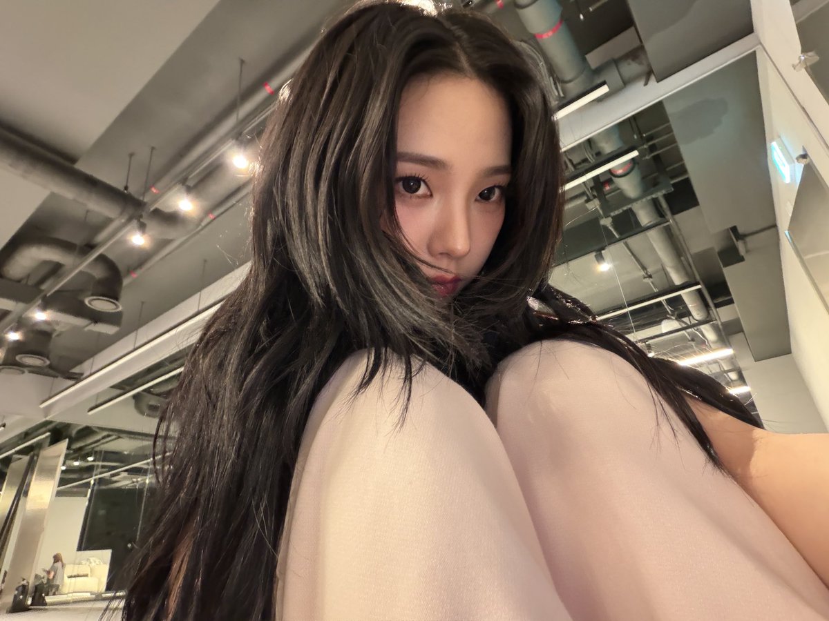 karinasocials's tweet photo. 💙🫧 260617
9:11PM KST

📸
“Practicing hard. The weather is quite hot” https://t.co/86JFYLKIF9