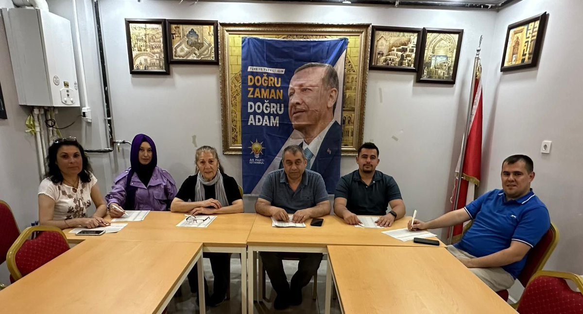 AKBahcelievler's tweet photo. 📍 Siteler Mahallesi
📍 Kuleli Mahallesi
📍 Basın Sitesi Mahallesi
📍 Siyavuşpaşa Mahallesi

​AK Ailemizin temel taşı olan mahallelerimizde haftalık olağan toplantılarımızı gerçekleştirdik.

​Alınan kararların hayırlı olmasını diliyoruz. Rabbim birliğimizi daim eylesin. 🇹🇷 https://t.co/5N3ypltrFe