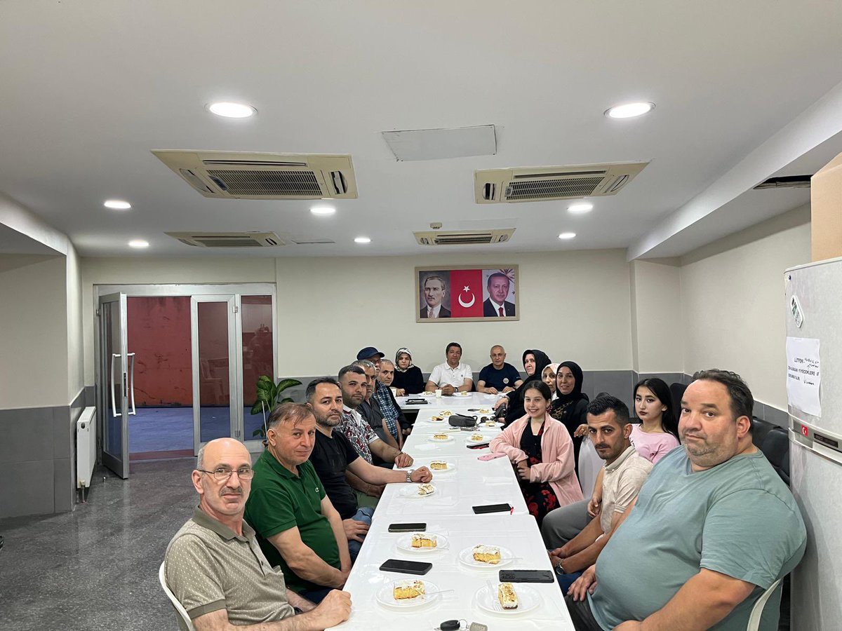 AKBahcelievler's tweet photo. 📍 Siteler Mahallesi
📍 Kuleli Mahallesi
📍 Basın Sitesi Mahallesi
📍 Siyavuşpaşa Mahallesi

​AK Ailemizin temel taşı olan mahallelerimizde haftalık olağan toplantılarımızı gerçekleştirdik.

​Alınan kararların hayırlı olmasını diliyoruz. Rabbim birliğimizi daim eylesin. 🇹🇷 https://t.co/5N3ypltrFe