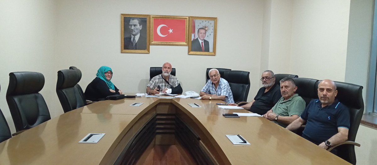 AKBahcelievler's tweet photo. 📍 Siteler Mahallesi
📍 Kuleli Mahallesi
📍 Basın Sitesi Mahallesi
📍 Siyavuşpaşa Mahallesi

​AK Ailemizin temel taşı olan mahallelerimizde haftalık olağan toplantılarımızı gerçekleştirdik.

​Alınan kararların hayırlı olmasını diliyoruz. Rabbim birliğimizi daim eylesin. 🇹🇷 https://t.co/5N3ypltrFe