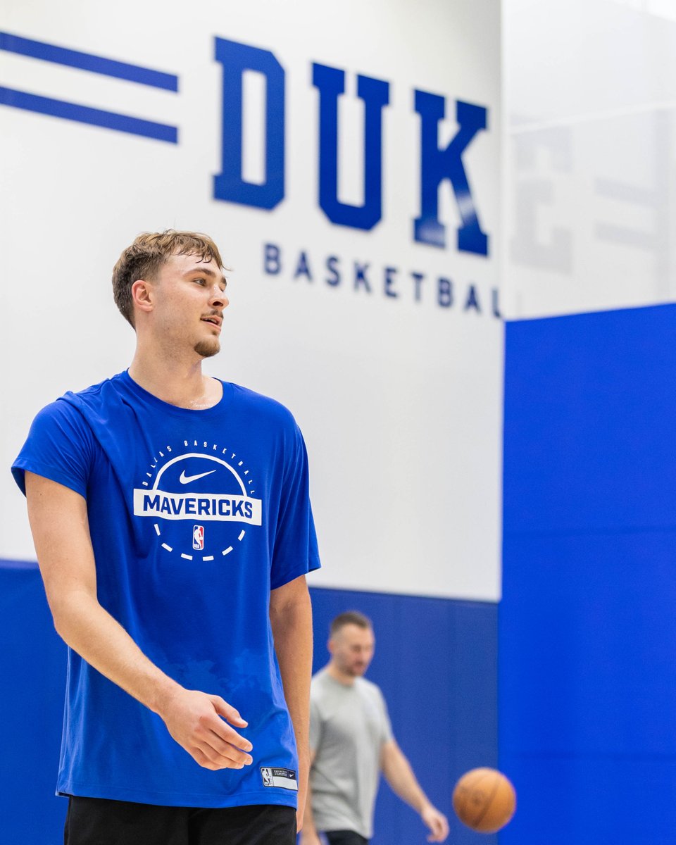 DukeMBB's tweet photo. Coop at the crib! 👿👿 https://t.co/UqmITFGjIk