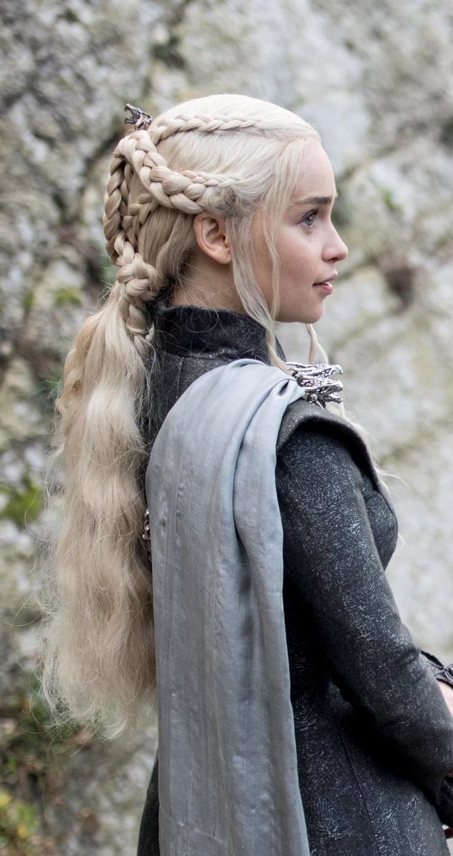 vaalarr's tweet photo. Missandei always made sure Daenerys had the most gorgeous hairstyles 💝🐰 https://t.co/c2MR2BrT4J