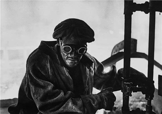 vintagestuff4's tweet photo. W. Eugene Smith
Steelworker
Pittsburgh
1955

It’s like he’s not even human anymore.
Yet he must endure these inhuman conditions just to live like one. https://t.co/halhLGQzky
