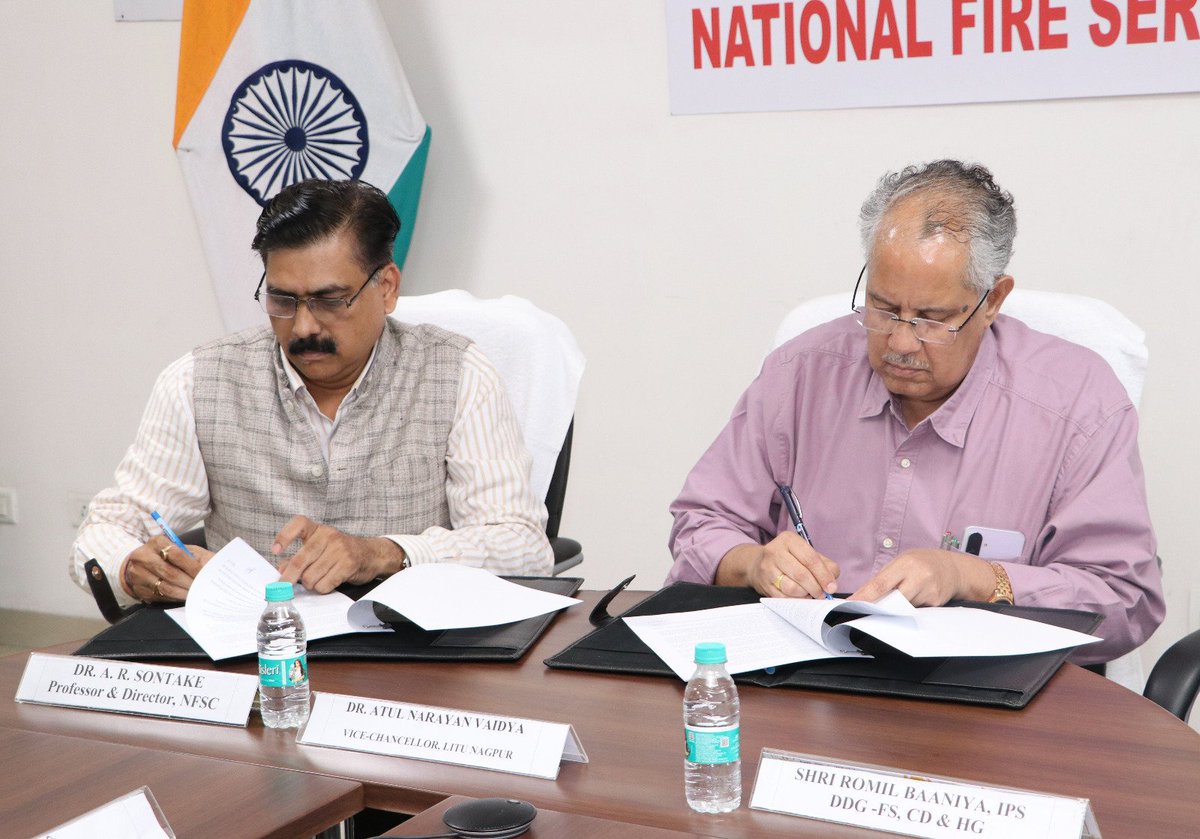 DrARSontake's tweet photo. Happy to share that the National Fire Service College (NFSC), Nagpur, has signed a Memorandum of Understanding (MoU) with Laxminarayan Innovation Technological University (LITU), Nagpur.
Signing the MoU  with Dr. Atul Narayan Vaidya, Hon'ble Vice-Chancellor, LITU, https://t.co/PTPVzGAqyy