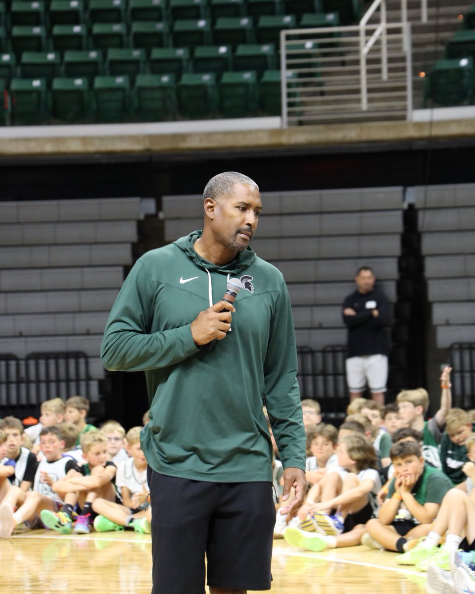 MSU_Basketball's tweet photo. Big thank you to Andre Hutson for being our guest speaker this week at Camp! https://t.co/tUJvML4R3Y
