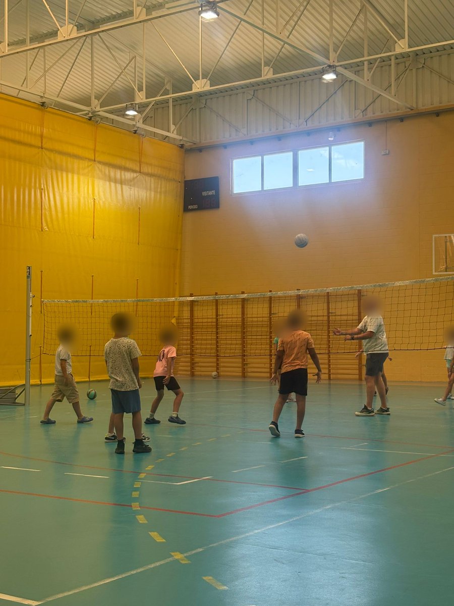 Arcodelasierra's tweet photo. El Centro Deportivo Municipal El Molar nos ha ofrecido unos divertidos talleres para conocer seis modalidades: Fútbol Sala, Voleibol, Pádel, Triatlón, Zumba Kids y Judo. L@s alumn@s de 3°, 4° y 5° se lo han pasado en grande con esta propuesta y han descubierto estas disciplinas. https://t.co/JsscG4hg6J